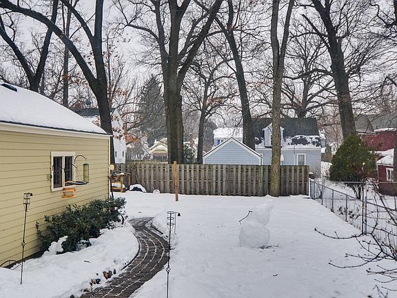5th image of 1326 Orville St SE
