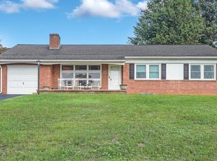 215 Bluff View Dr, Lancaster, PA 17601