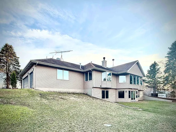 3640 Moffett Rd, Rockton, IL 61072