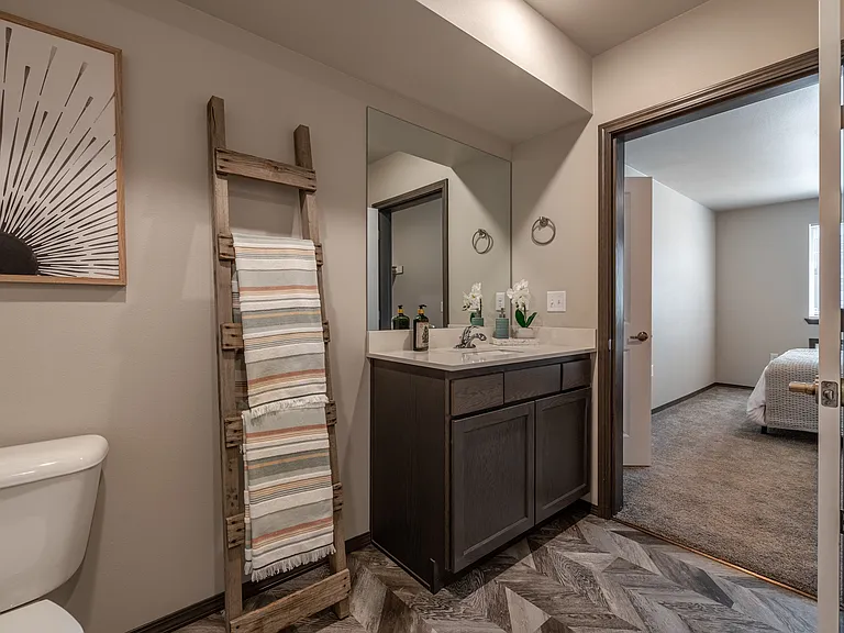 Pioneer Apartments — Photo 8