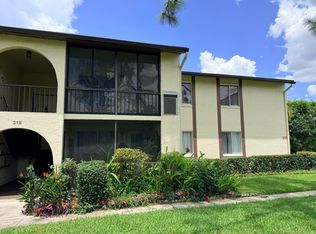 318 Knotty Pine Circle #D-2, Greenacres, FL 33463