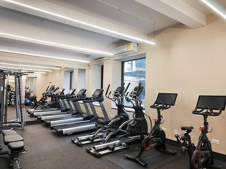 85 4th Ave #4L — Photo 6
