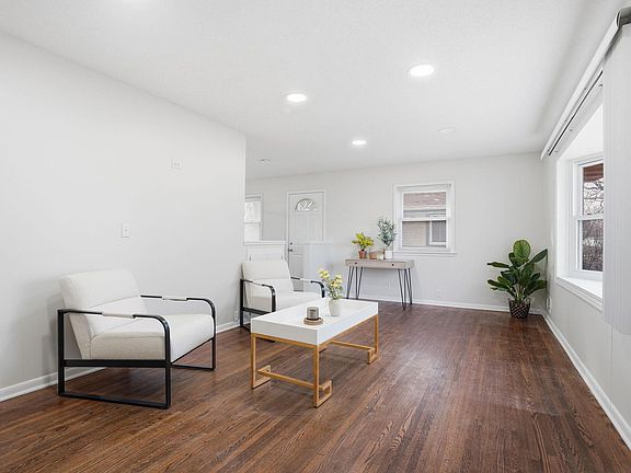 3rd image of 463 11th Ave NW