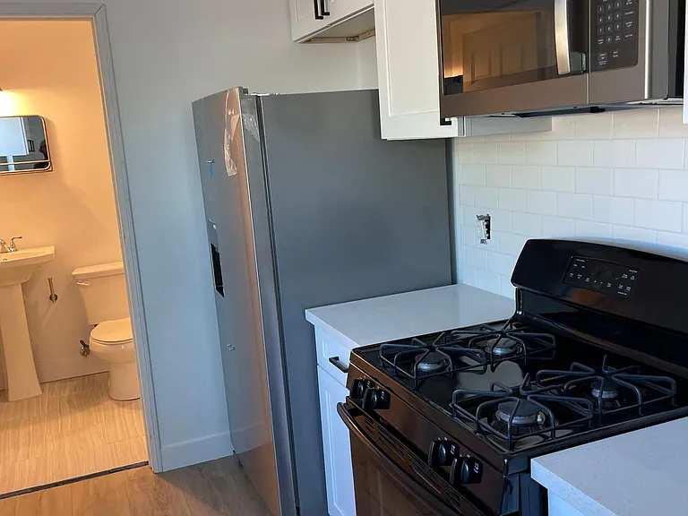 13224 Filmore St #1/2 — Photo 8
