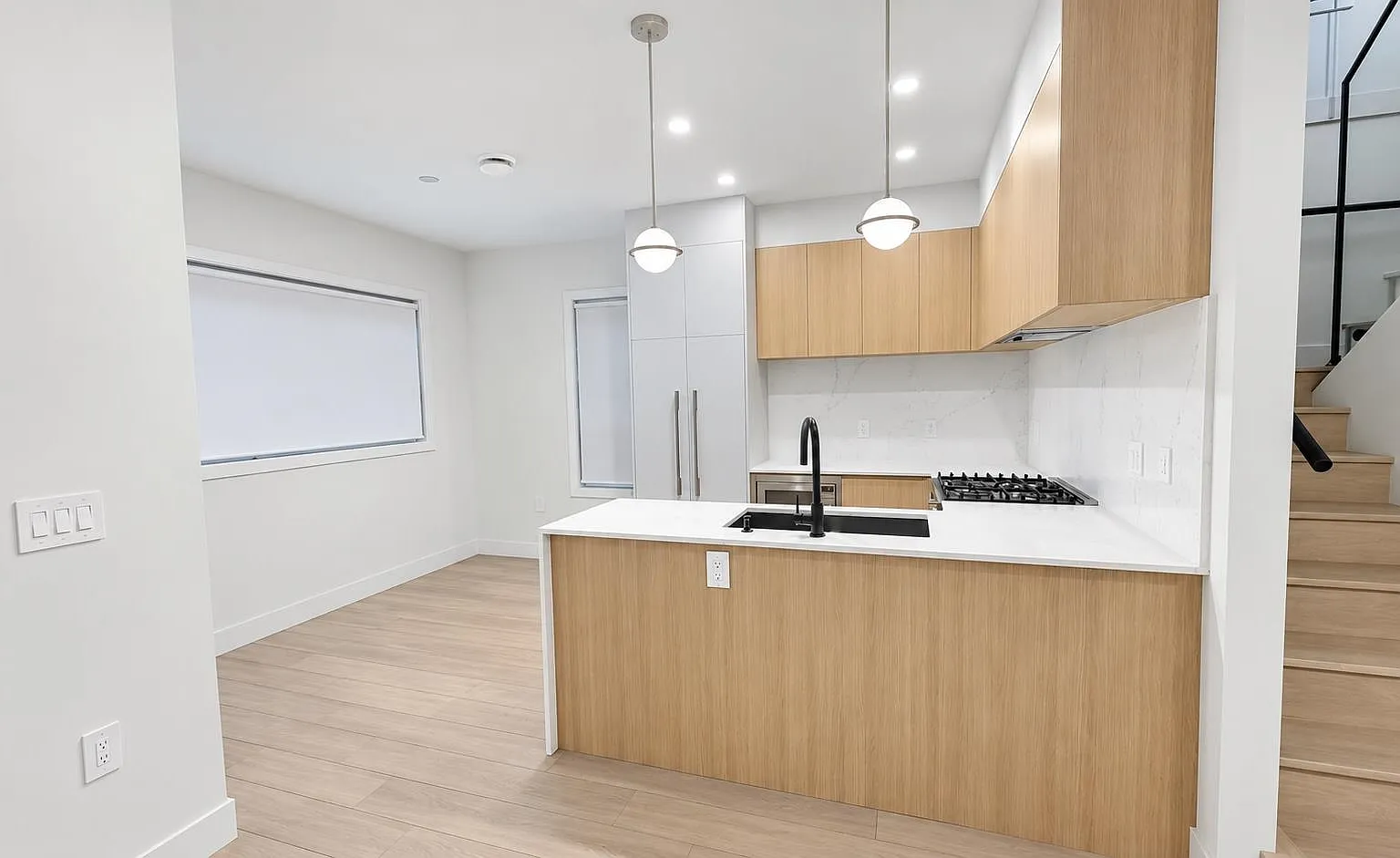 3 bed, 1321 sqft, $4,300 — Photo 2