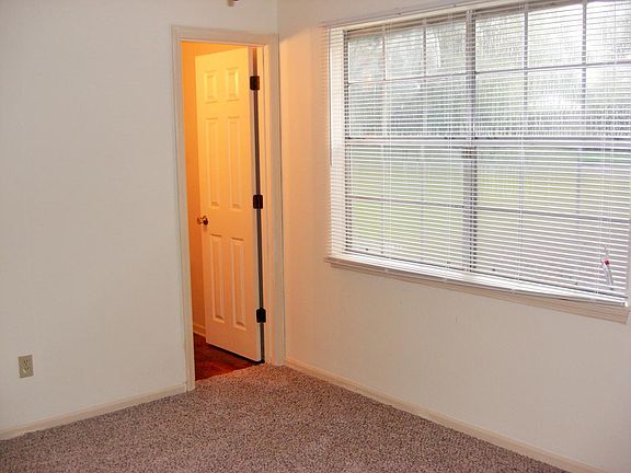 4th image of 2404 Cherry Grove Ln