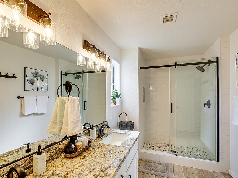 2811 Oakridge Dr — Photo 17