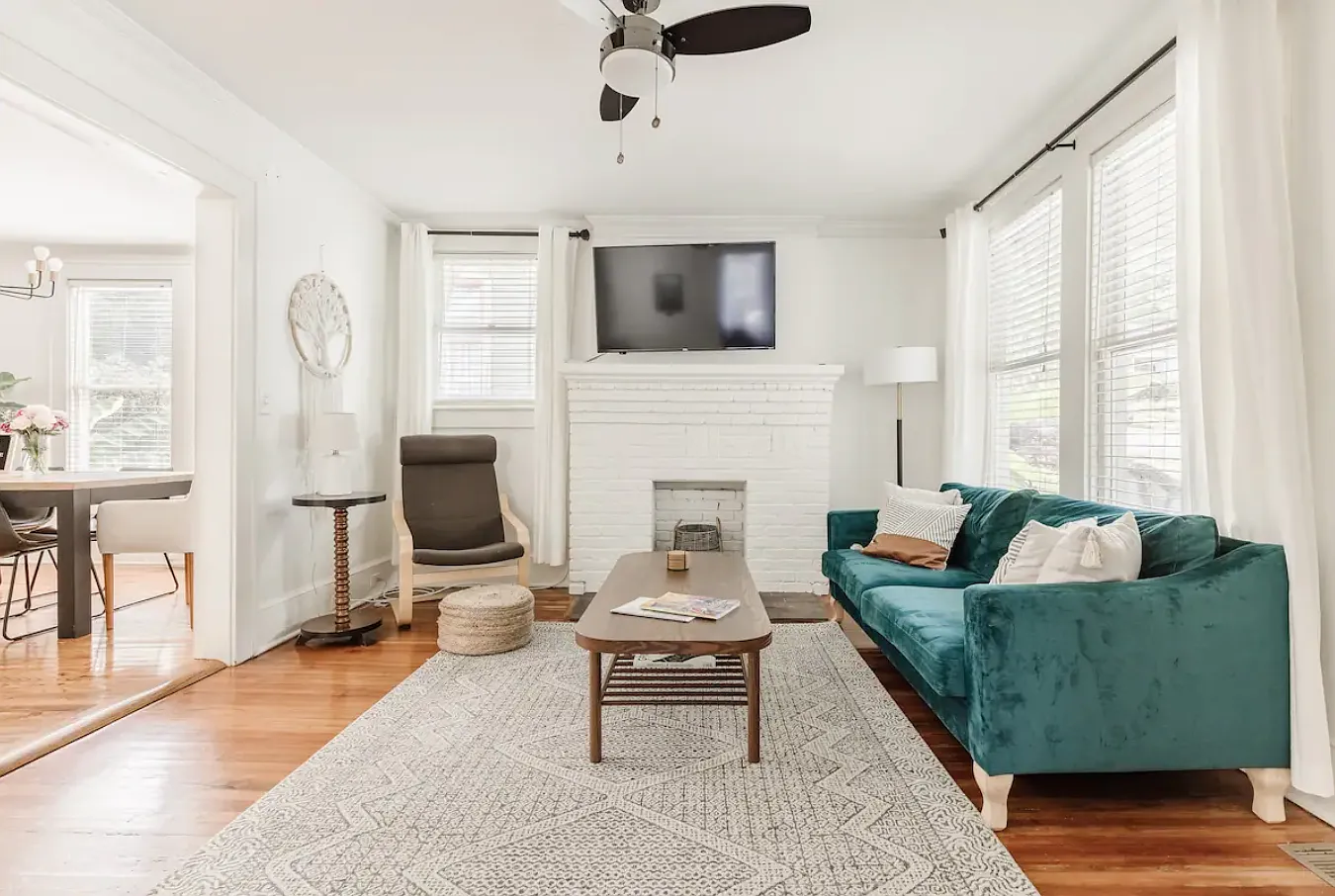 3 bed, 1000 sqft, $3,599 — Photo 4