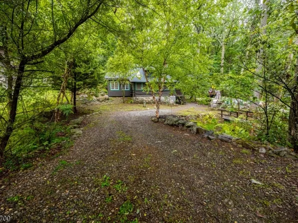 8 Mountainside Dr, Vernon Twp., NJ 07461