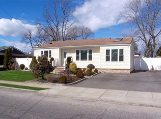 137 Alkier St, Brentwood, NY 11717