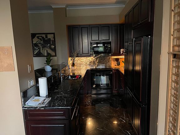3rd image of 655 India St #300
