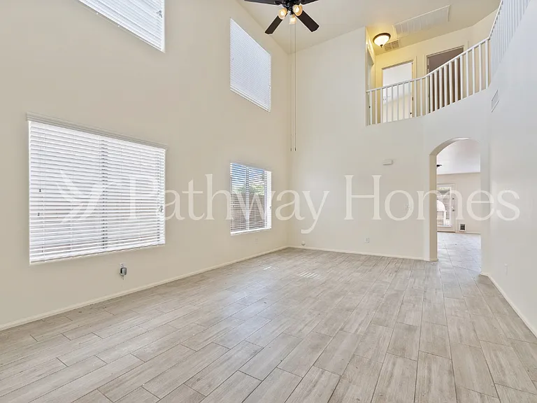 41166 W Sanders Way — Photo 2