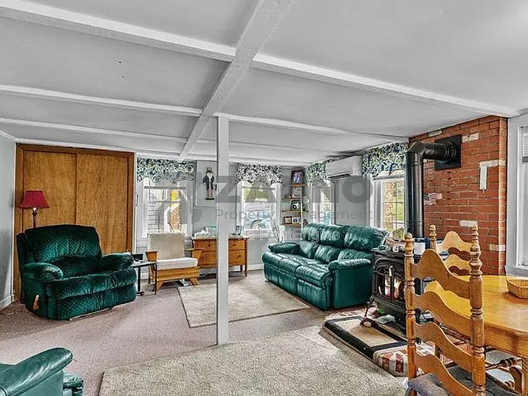 100 King Philip Ave — Photo 2