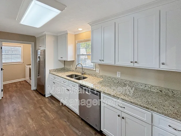 102 Longview Ter — Photo 10