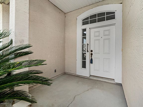 2nd image of 812 S Edenbridge Way