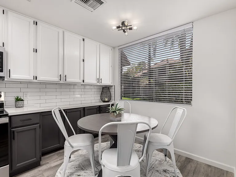 500 N Roosevelt Ave #102 — Photo 8