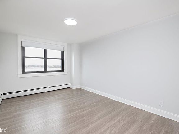 landlord_unit_photo_62352717_6