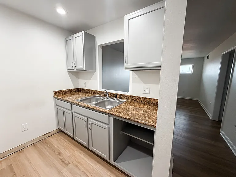 2525 Riverland Dr #201 — Photo 10