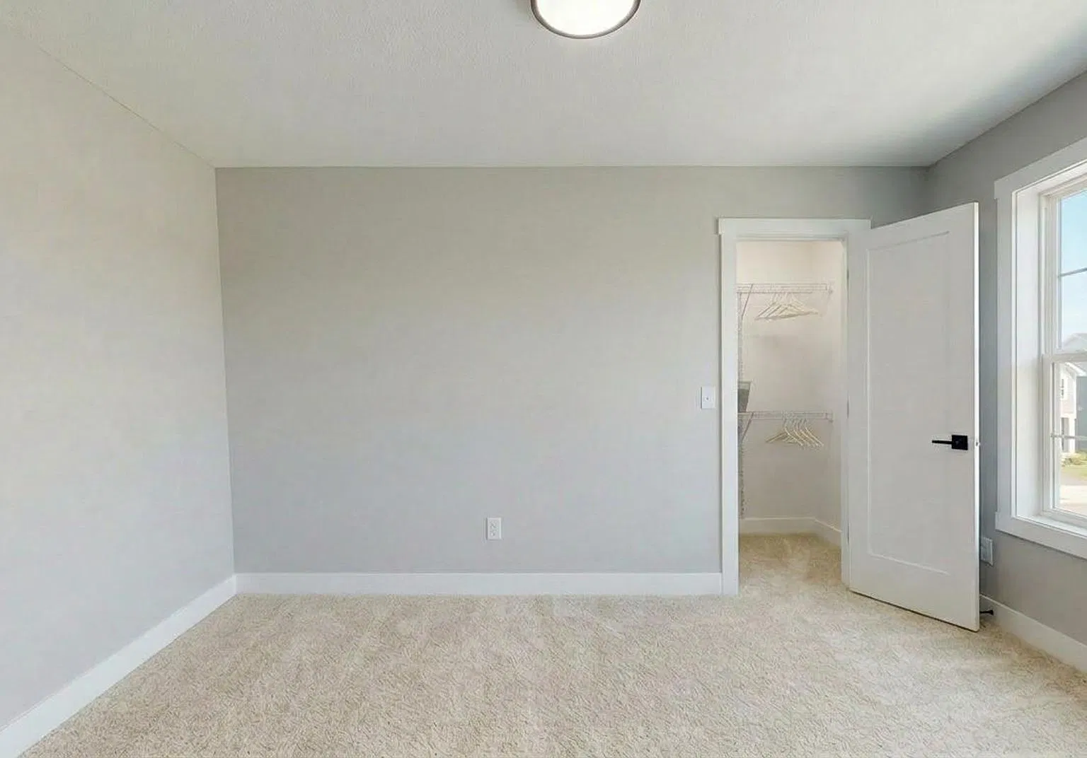 1842 Applegate St — Photo 3