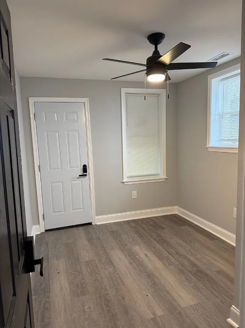 415 Cambria st $600 Available (Shared Bath) — Photo 4