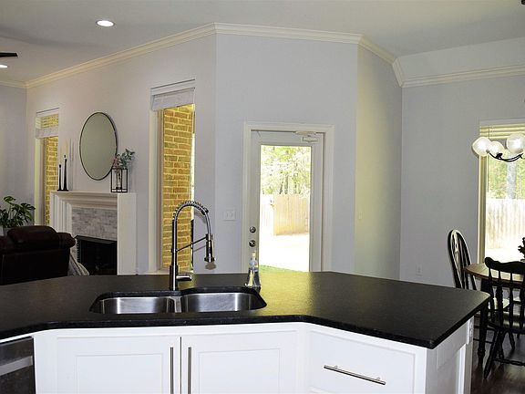 3rd image of 7216 Palisades Dr
