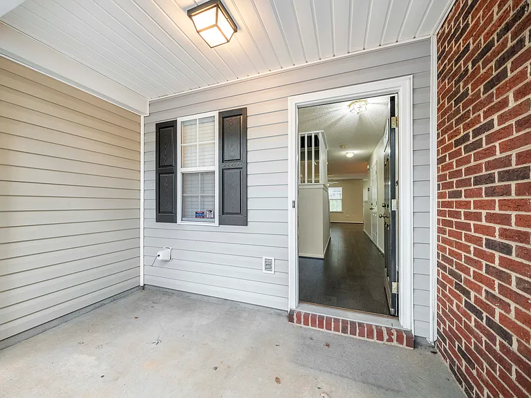 8653 Robinson Forest Dr — Photo 4