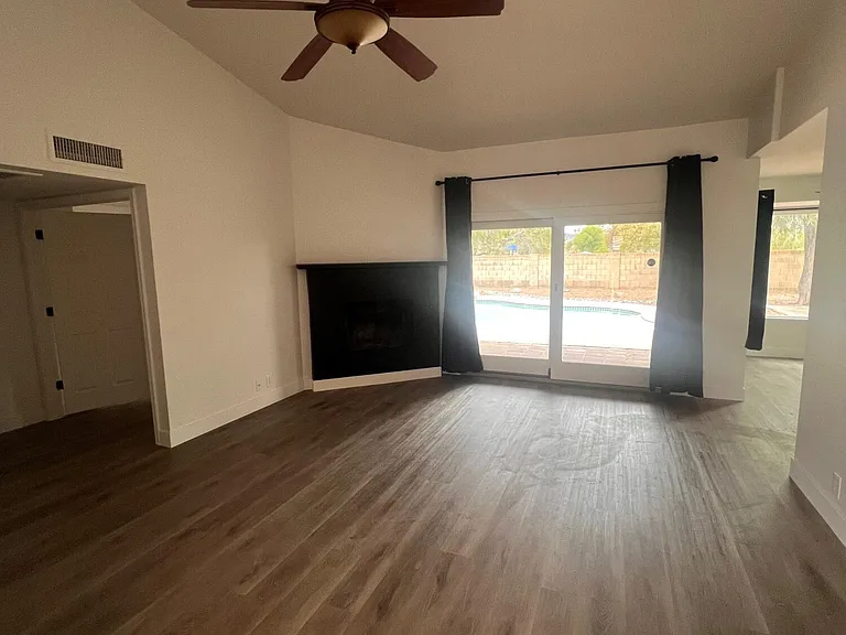 6530 S Farmer Ave — Photo 4