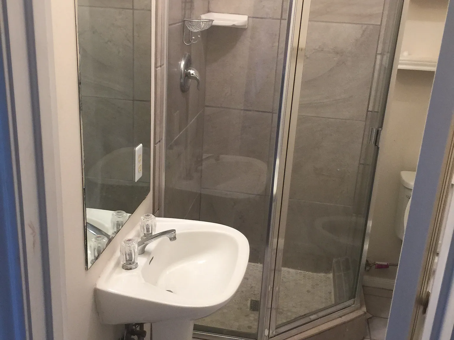 2400 Southland Dr — Photo 3