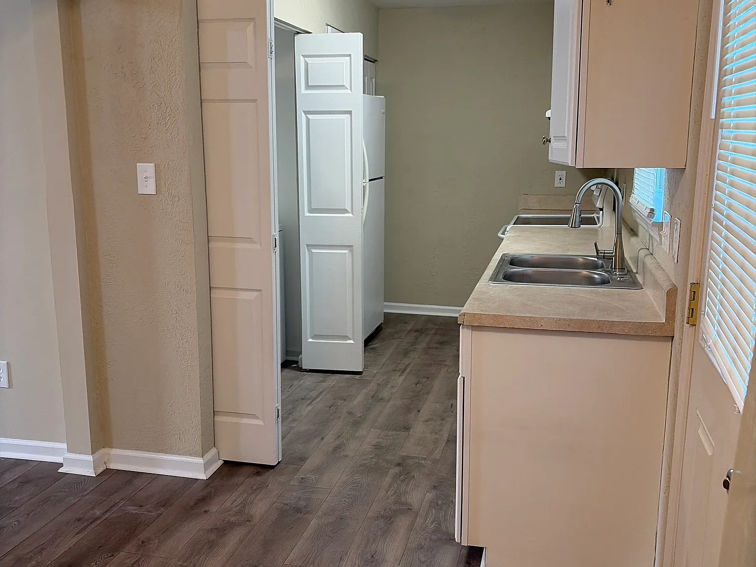3 bed, 2.5 bath, 1254 sqft, $2,000 — Photo 2