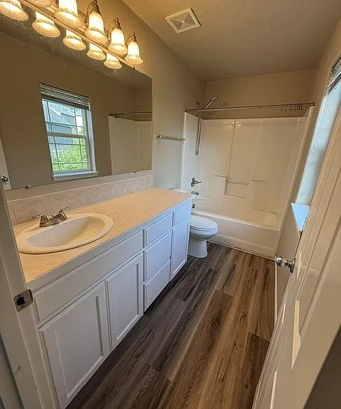 157 NW Marshall Dr — Photo 3