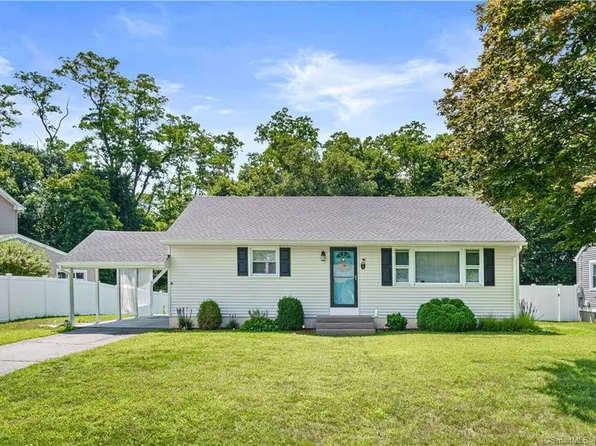 7 Dubreuil Drive, Waterford, CT 06385