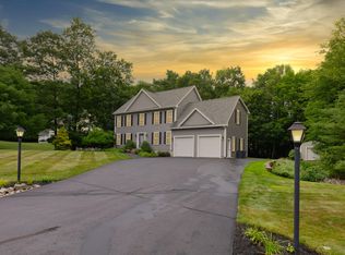 2 Highpointe Cir, Kittery, ME 03904