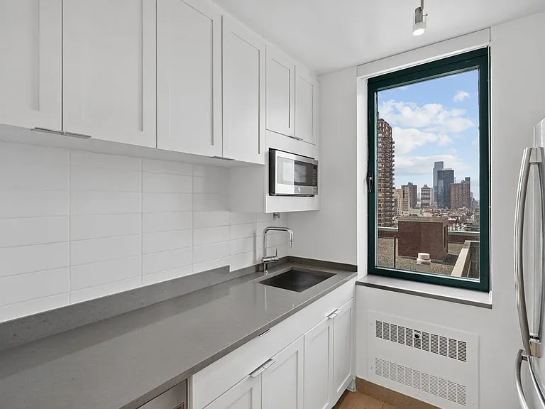 200 W 60th St #15G — Photo 8