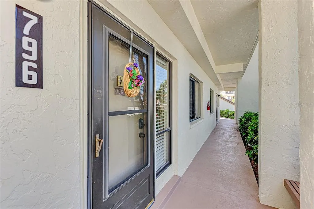 2 bed, 2.0 bath, 1013 sqft, $1,700 — Photo 1