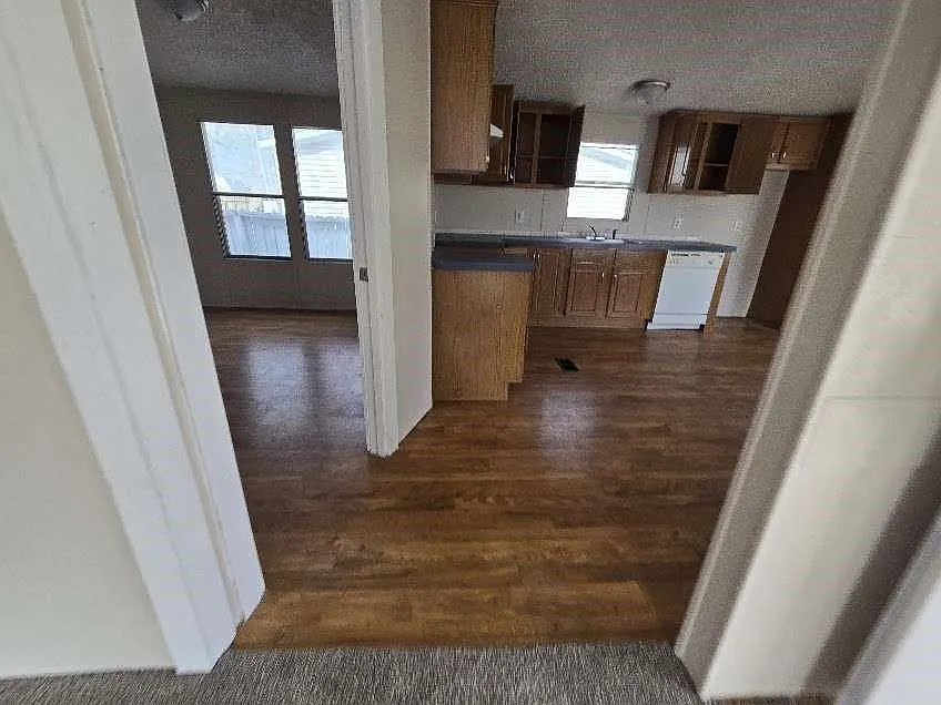 3 bed, 2.0 bath, 1408 sqft, $1,399 — Photo 4