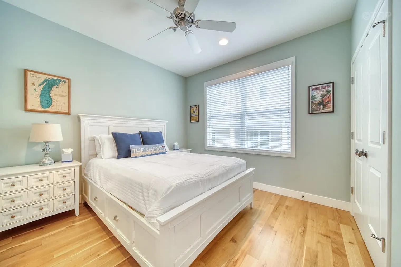 4 bed, 3.0 bath, 2497 sqft, $9,534 — Photo 4
