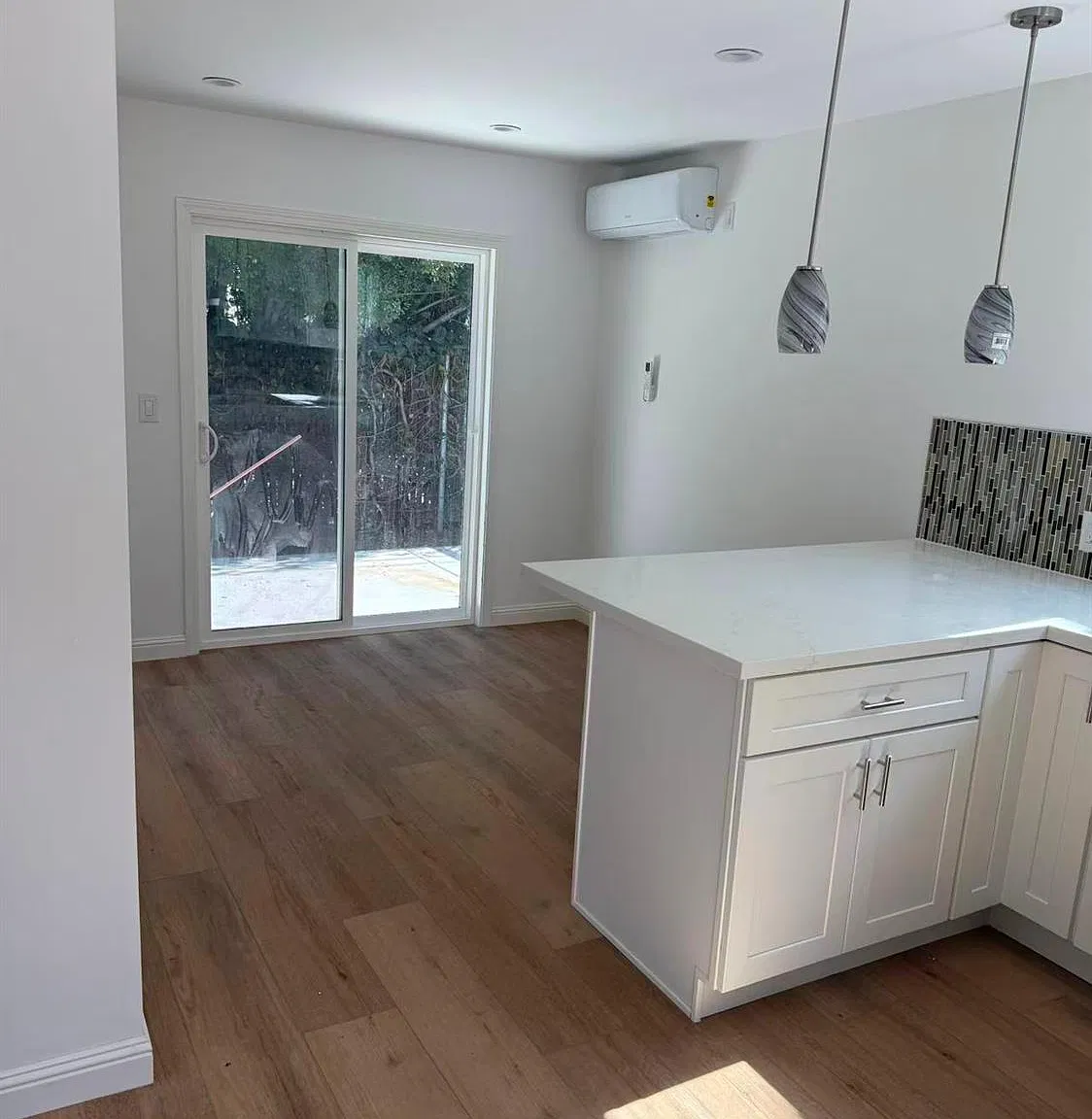 3 bed, 1.5 bath, 800 sqft, $3,500 — Photo 4