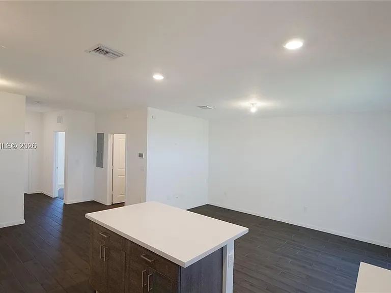 2411 SE 10th St #2411 — Photo 11