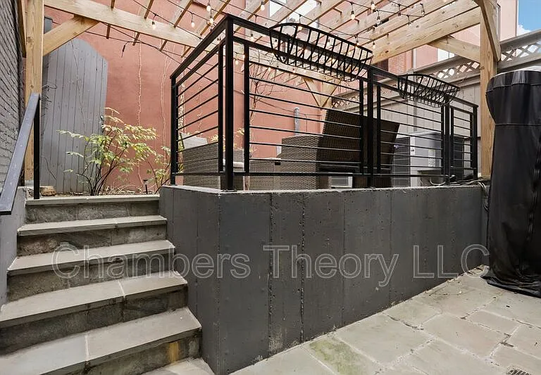 4 R St NW #5 — Photo 19