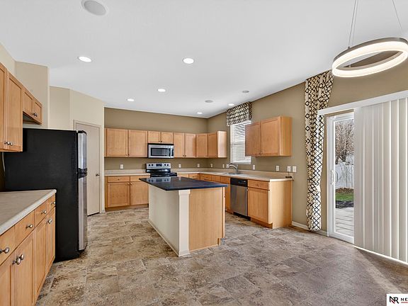 4th image of 8916 N 156th Ave
