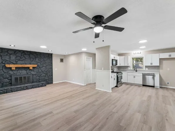 3637 S Trail Ridge Dr, Independence, MO 64055