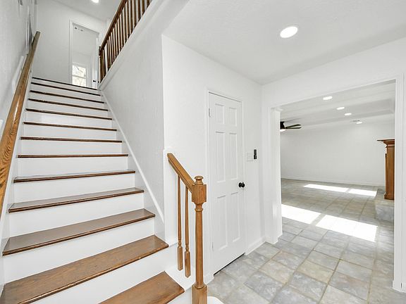 5th image of 616 S Rivershire Dr