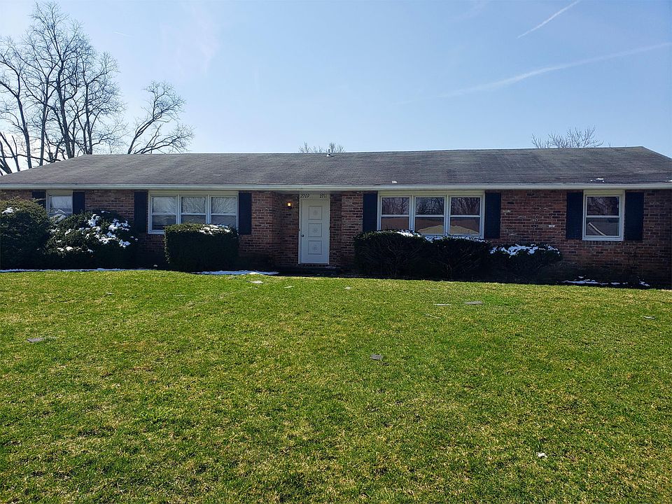 1st image of 2711 W Cypress Dr