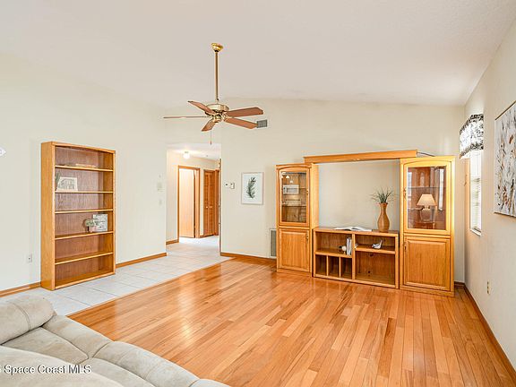 3rd image of 955 S South Fork Cir