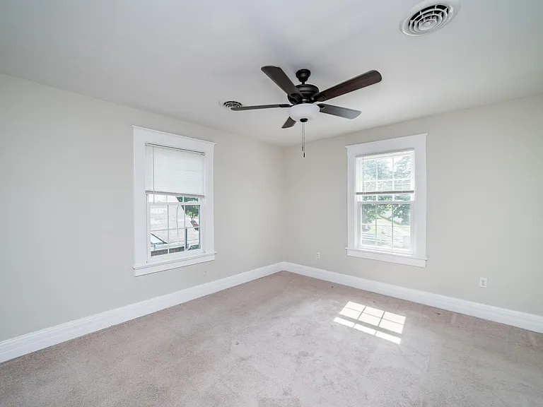 310 Sussex St — Photo 31