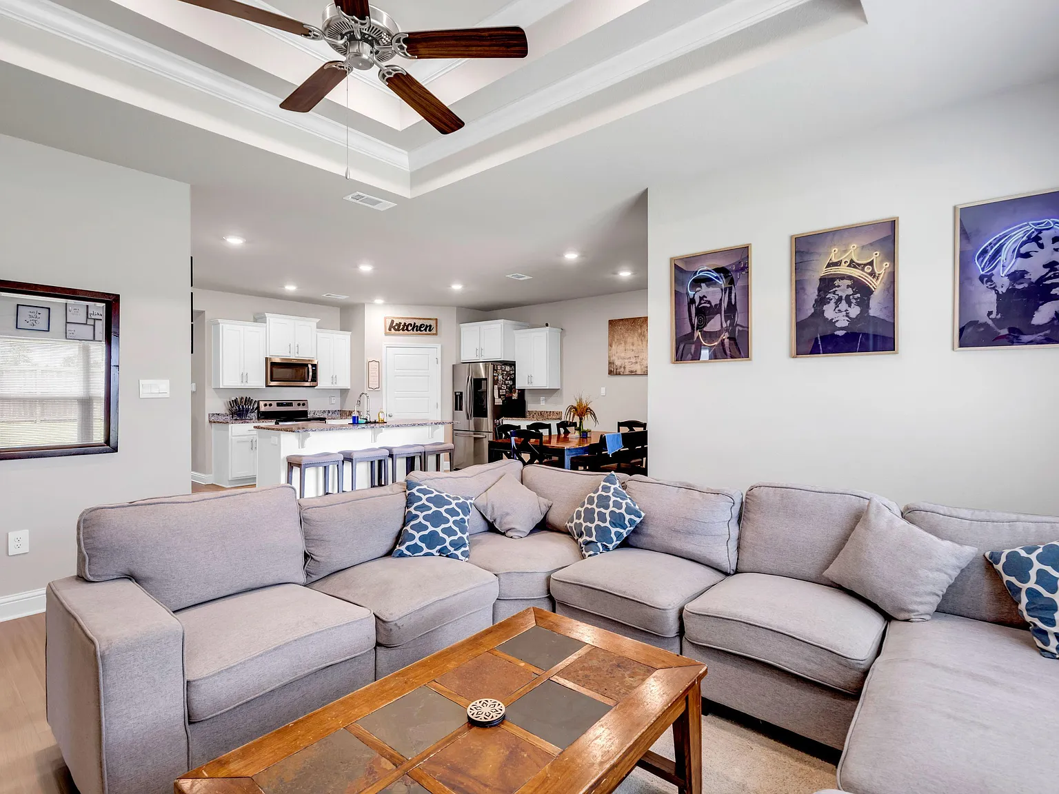 3 bed, 1.0 bath, 2200 sqft, $1,139 — Photo 4