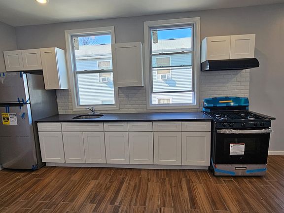 2nd image of 76-78 Winthrop St #2
