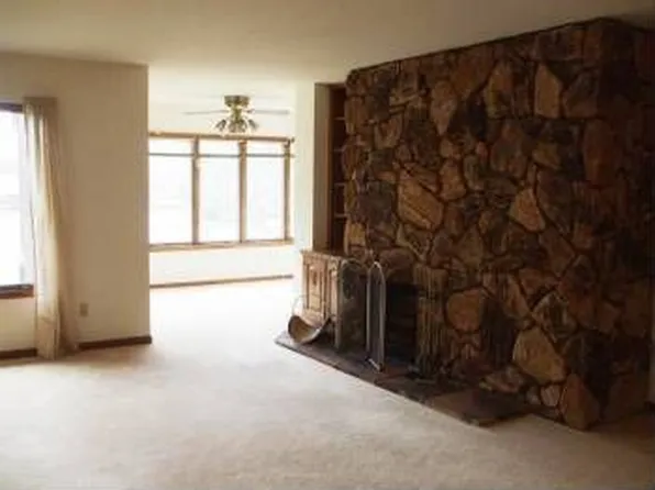 N85W15700 Ridge Rd, Menomonee Falls, WI 53051