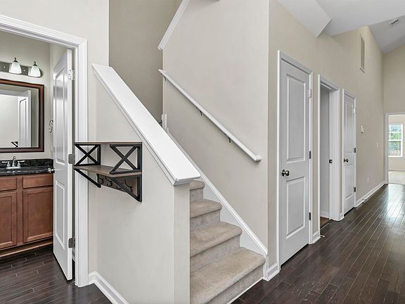 3rd image of 501 Finnegan Ln