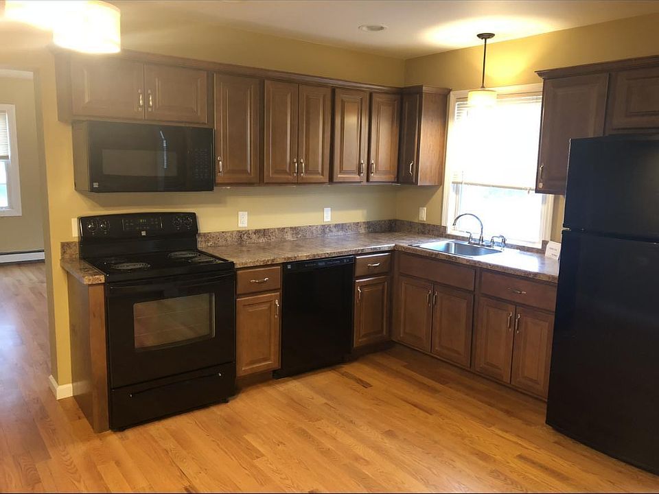 1st image of 8 E Oneida St